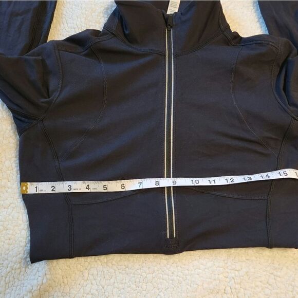 Lululemon black star runner lace pullover top size 8 - Picture 14 of 14